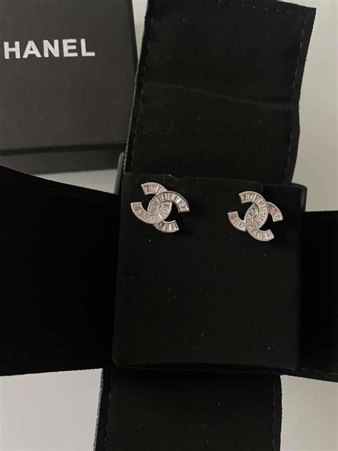 naušnice chanel